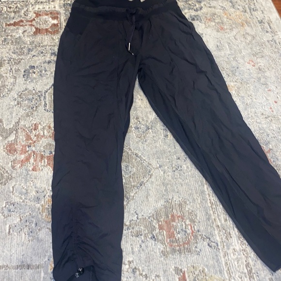 Lululemon Athletica Black Dance Studio Cropped Pants - Size 4 - Picture 3 of 6